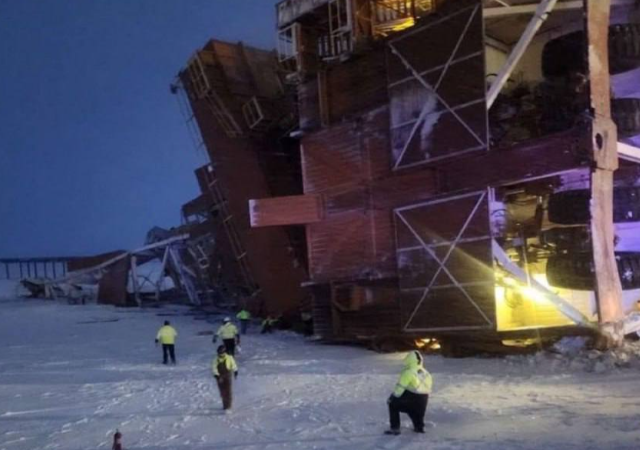 Падение буровой установки на Аляске