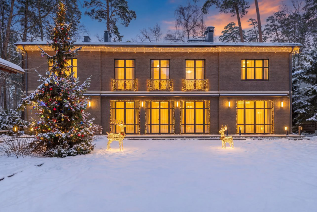 Стивен Сигал продает свой особняк в Подмосковье