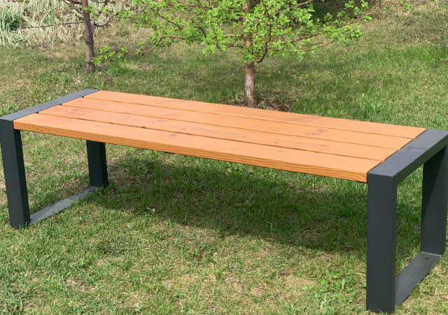 Скамейка в скале