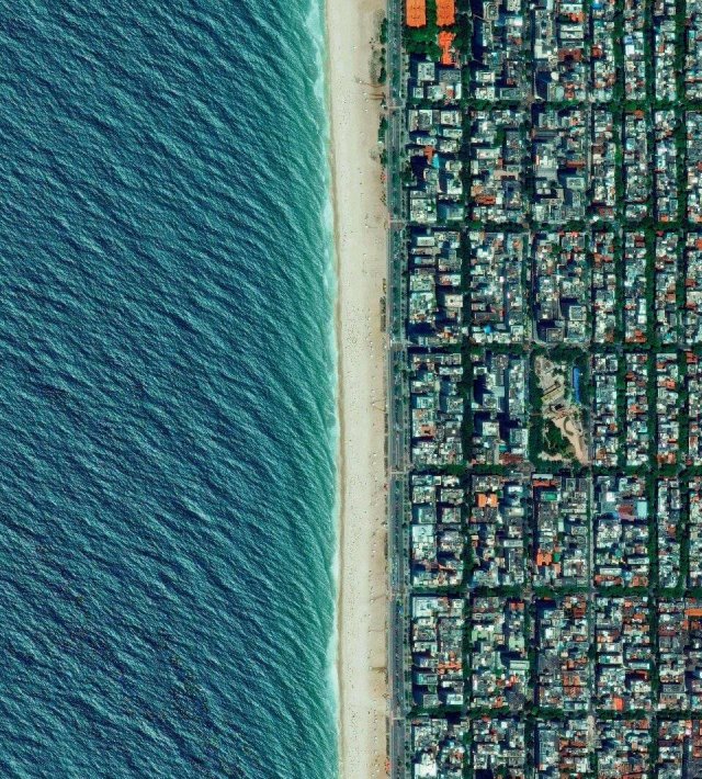 Земля на снимках спутников