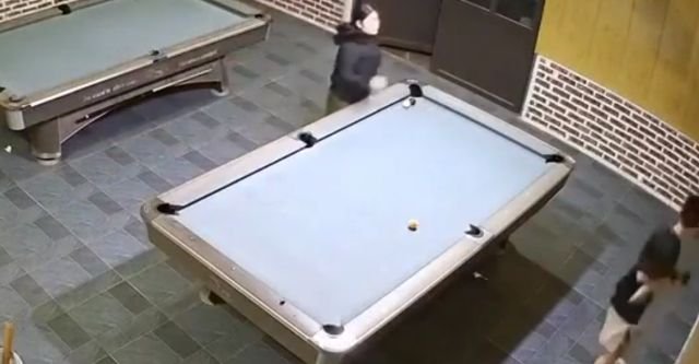 драка в бильярде