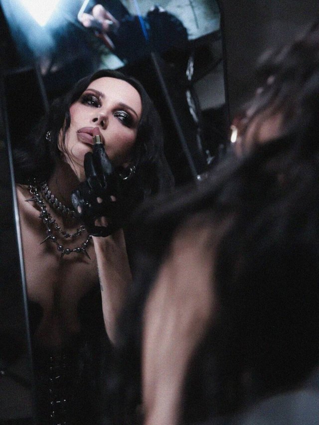 Самойлова пошла отжигать после развода с Джиганом: очень смелая фотосессия Оксаны