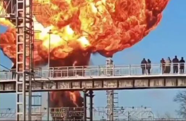 Взрыв цистерн с бензином
