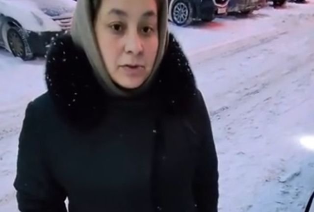 цыганка продает духи