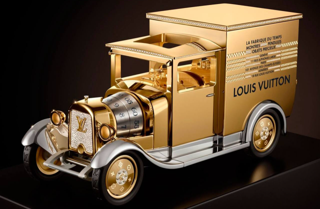 Часы от Louis Vuitton