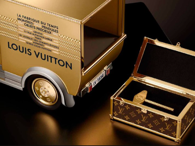 Часы от Louis Vuitton