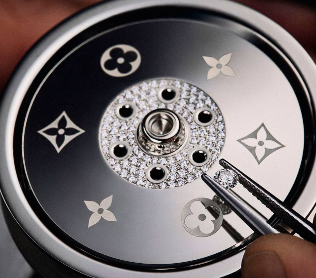 Часы от Louis Vuitton