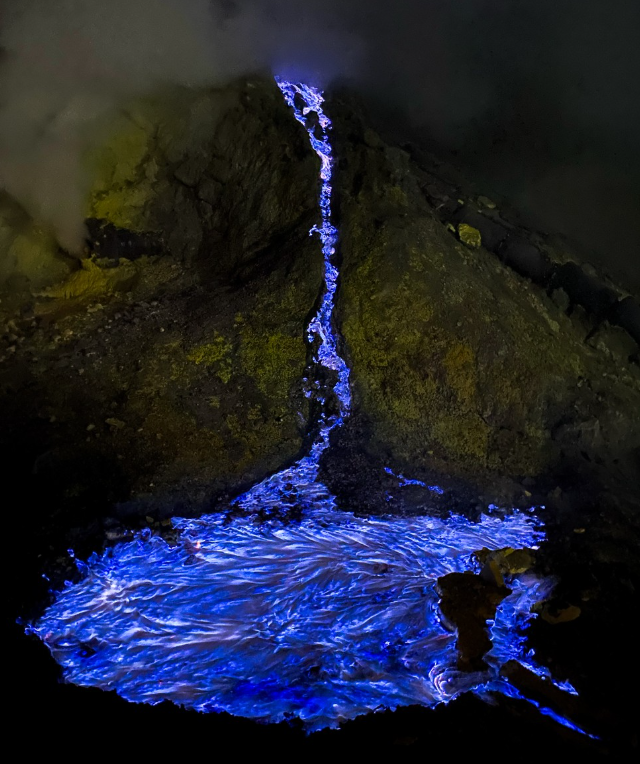 Необычный вулкан в Индонезии