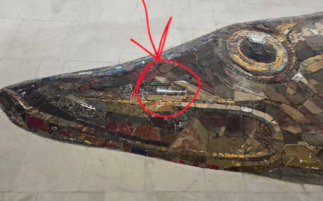 Необычная мозаика в Московском метро