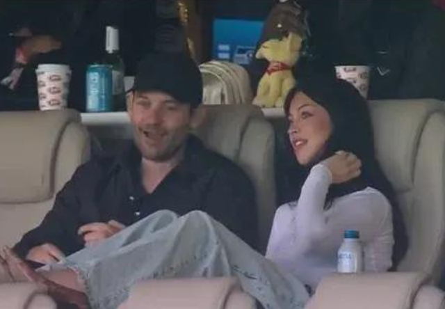 Новая спутница Магуайера