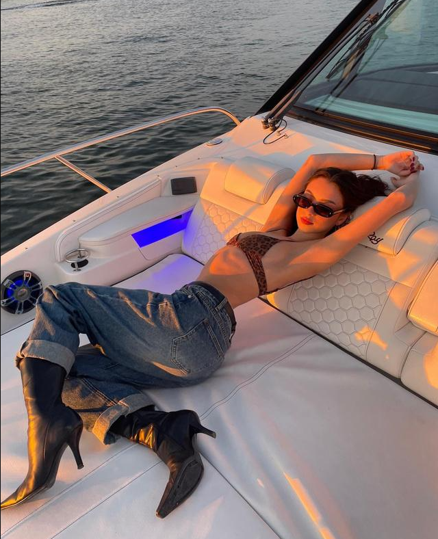 Новая спутница Магуайера