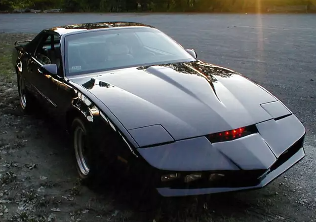 Легендарный K.I.T.T из Рыцаря Дорог