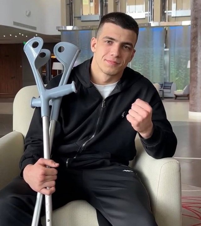 Не для слабонервных: российский боец ММА получил страшный перелом во время празднования победы