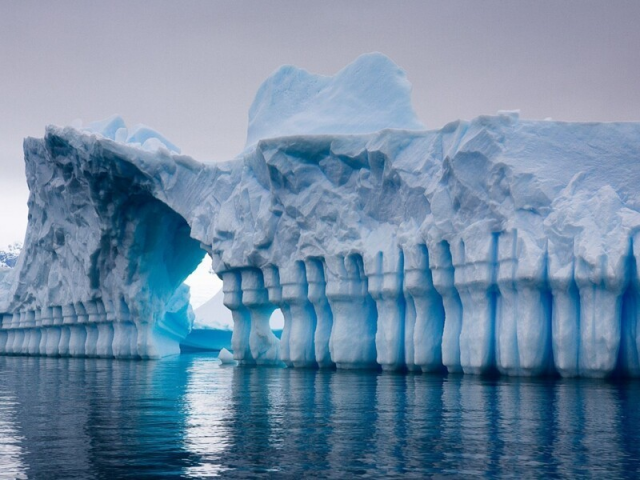 Ледовый мост в Антарктиде