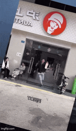 Забавная реакция кота