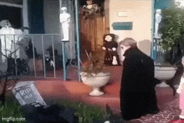 Человек борется с ветром