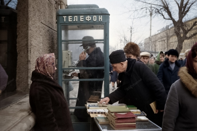 Выносная торговля возле ЦУМа, 1963-1964 год.