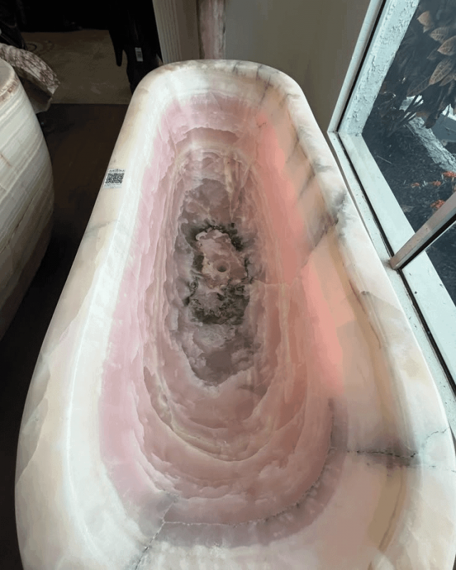 Шедевр каменной кладки, в котором слегка не по себе находиться