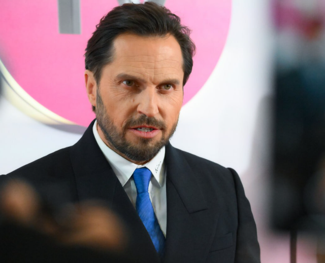 Александр Ревва продает свой роскошный особняк