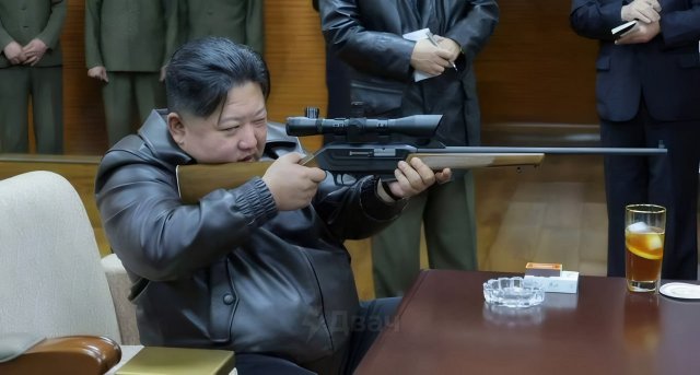 Пока весь мир трещит по швам, Ким Чен Ын отлично проводит время с дочкой Ким Чжу Э