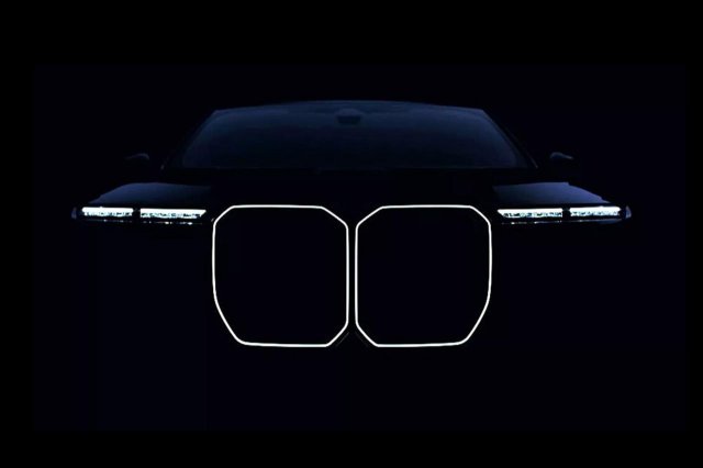 BMW показала новую «семёрку» с теми же огромными «ноздрями» и обновлённым салоном