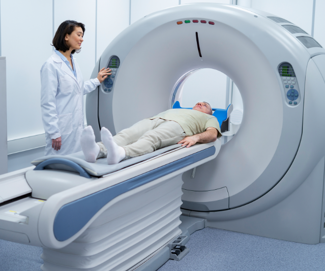 Китаец пролежал 6 часов в аппарате МРТ