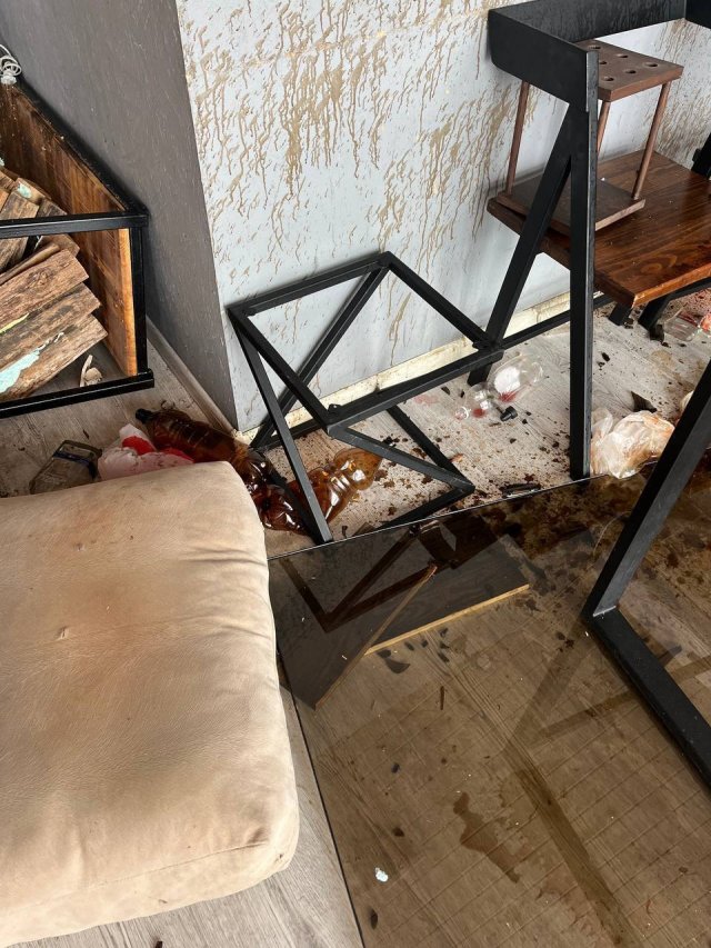 В Тольятти толпа подростков разнесла дом, снятый на ночь