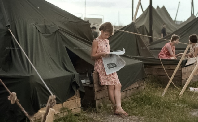Студенты в палаточном городке. Волгоградская обл., г. Волжский, 1967 год.