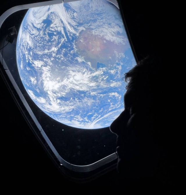 NASA опубликовало новые снимки космоса, включая редкое лунное затмение с обратной стороны Луны