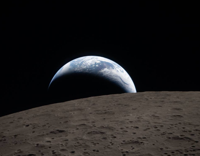 NASA опубликовало новые снимки космоса, включая редкое лунное затмение с обратной стороны Луны