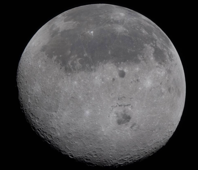 NASA опубликовало новые снимки космоса, включая редкое лунное затмение с обратной стороны Луны