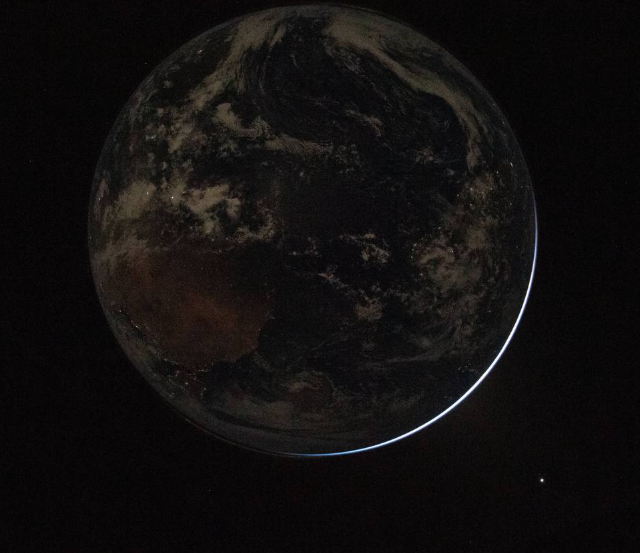 NASA опубликовало новые снимки космоса, включая редкое лунное затмение с обратной стороны Луны