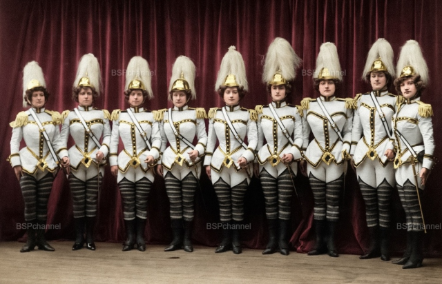 Танцевальная труппа «Белые кирасиры», театр Скала де Лион, Франция, 1908 год. Танцевальная труппа «Белые кирасиры», театр Скала де Лион, Франция, 1908 год.