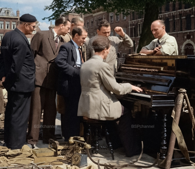 Площадь Уотерлуплейн, Амстердам, примерно 1953 год. Площадь Уотерлуплейн, Амстердам, примерно 1953 год.