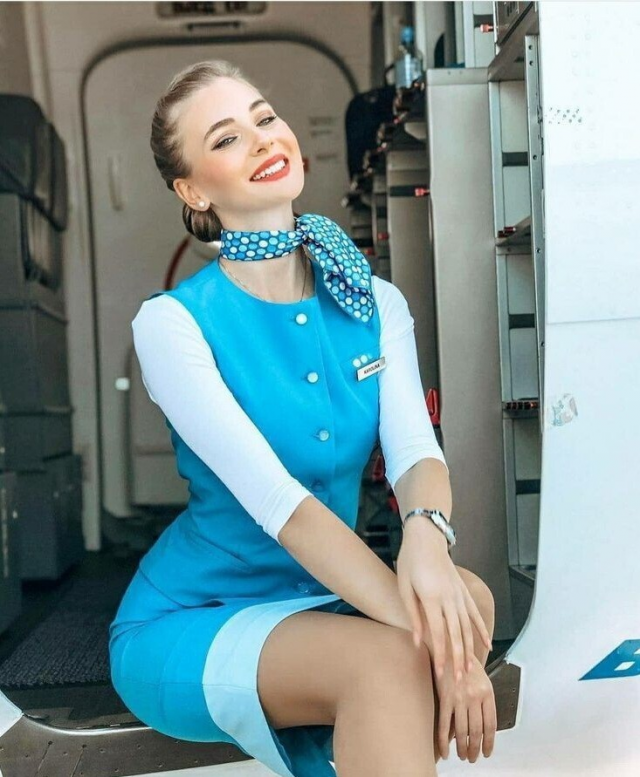 Симпатичные стюардессы