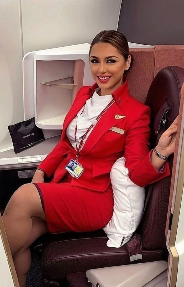 Симпатичные стюардессы