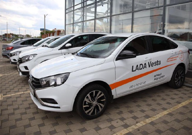 Таксопарки жалуются на Lada Vesta: частые поломки вызывают убытки Таксопарки жалуются на Lada Vesta: частые поломки вызывают убытки