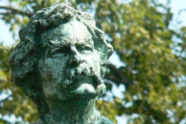 Как любитель сигар обзавёлся беседкой мечты и создал там бессмертные книги