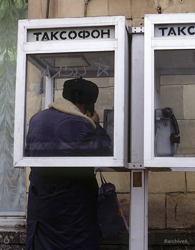 Назад в нулевые: москвичам напомнили о таксофонах на фоне перебоев связи