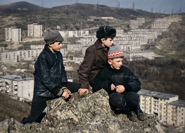 Видно Сабанеевскую сопку, улицу Патриса Лумумбы. Съемка с сопки Шошина, конец 1960-х, начало 1970-х.