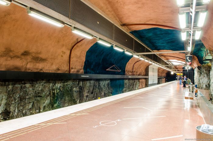 Удивительный дизайн станций метрополитена в Стокгольме (52 фото)