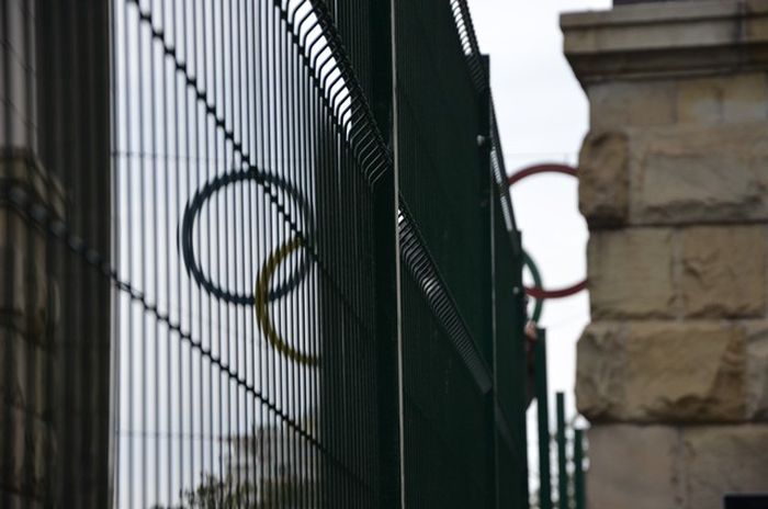Символ Олимпиады 2014 в Сочи - Забор! (12 фото)