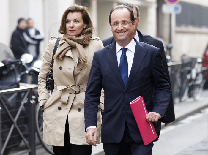 Франсуа Олланда изменяет жене + Голые фотографии Жюли Гайе (15 фото)