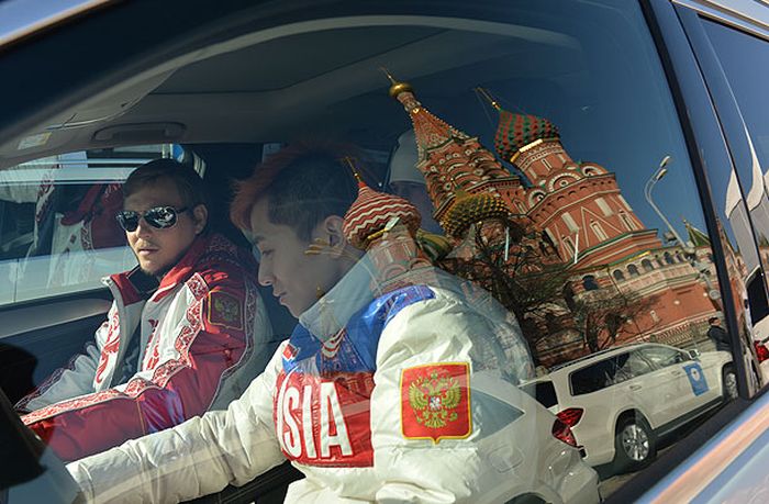 Олимпийским спортсменам сборной России подарили автомобили Мерседес (9 фото)