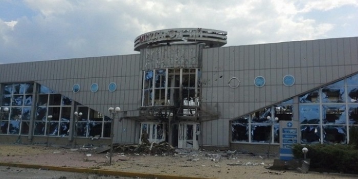 Аэропорт Луганска превратился в руины (18 фото)