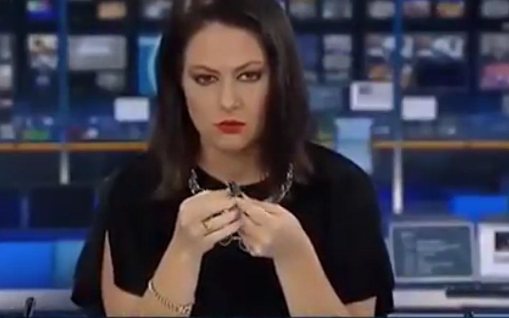 Телеведущая Наташа Экселби не заметила выход в эфир