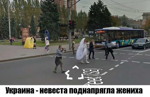 Неожиданные моменты, запечатленные на Google Street View (16 фото)