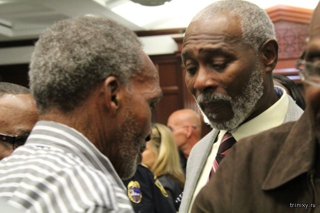 В США на свободу вышли двое невиновных мужчин, которые провели в тюрьме 42 года (3 фото)