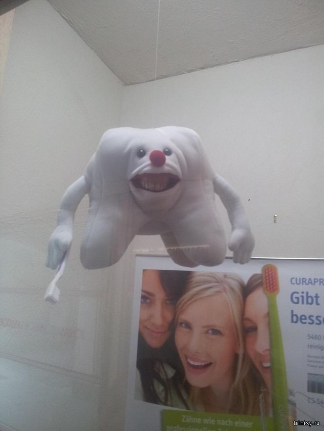 Новая фобия. Подборка жутковатых игрушек в кабинетах детской стоматологии (18 фото)