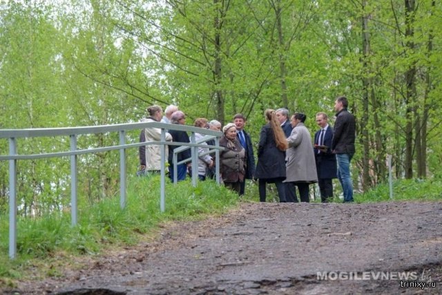 В белорусском Могилёве торжественно установили перила (5 фото)